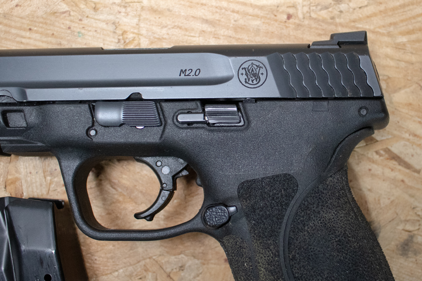 SMITH AND WESSON M&P40 M2.0 40 S&W Police Trade-In Pistols with Night Sights (Fair Condition)